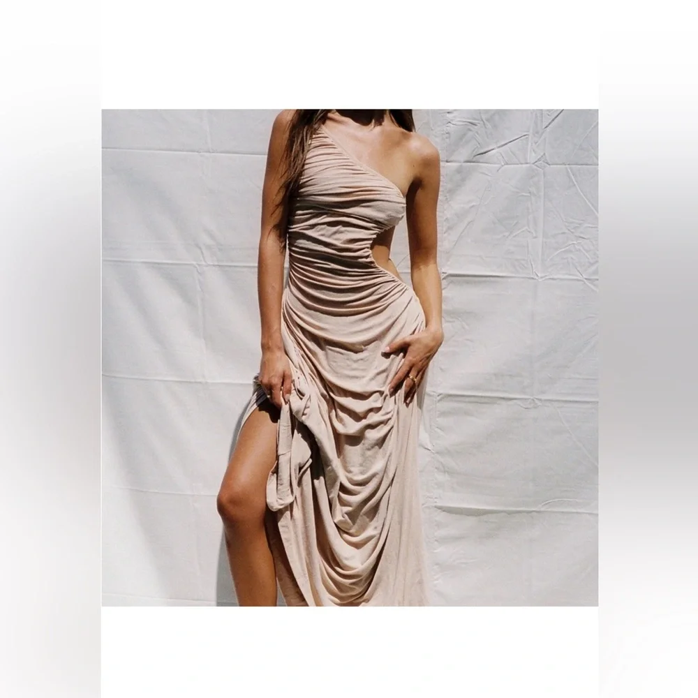Elegant Backless Beige Dress - Picture 3 of 12